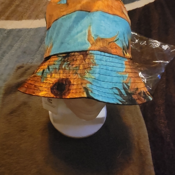 New In Package Multi Color bucket hat - Picture 9 of 11